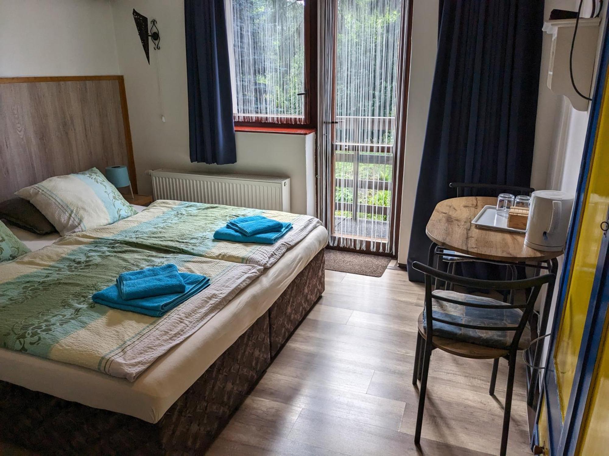 Bed And Breakfast Tvrz Velka Bukovina Экстерьер фото