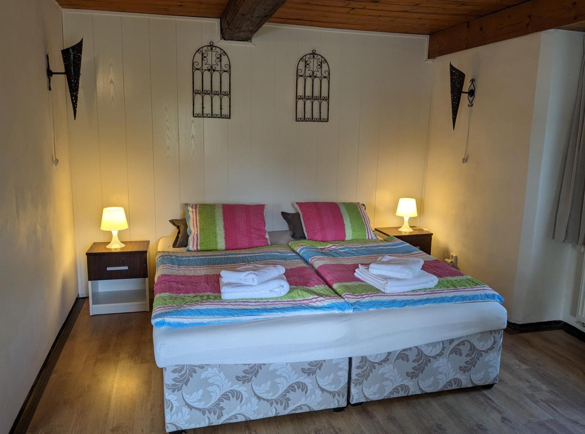 Bed And Breakfast Tvrz Velka Bukovina Экстерьер фото