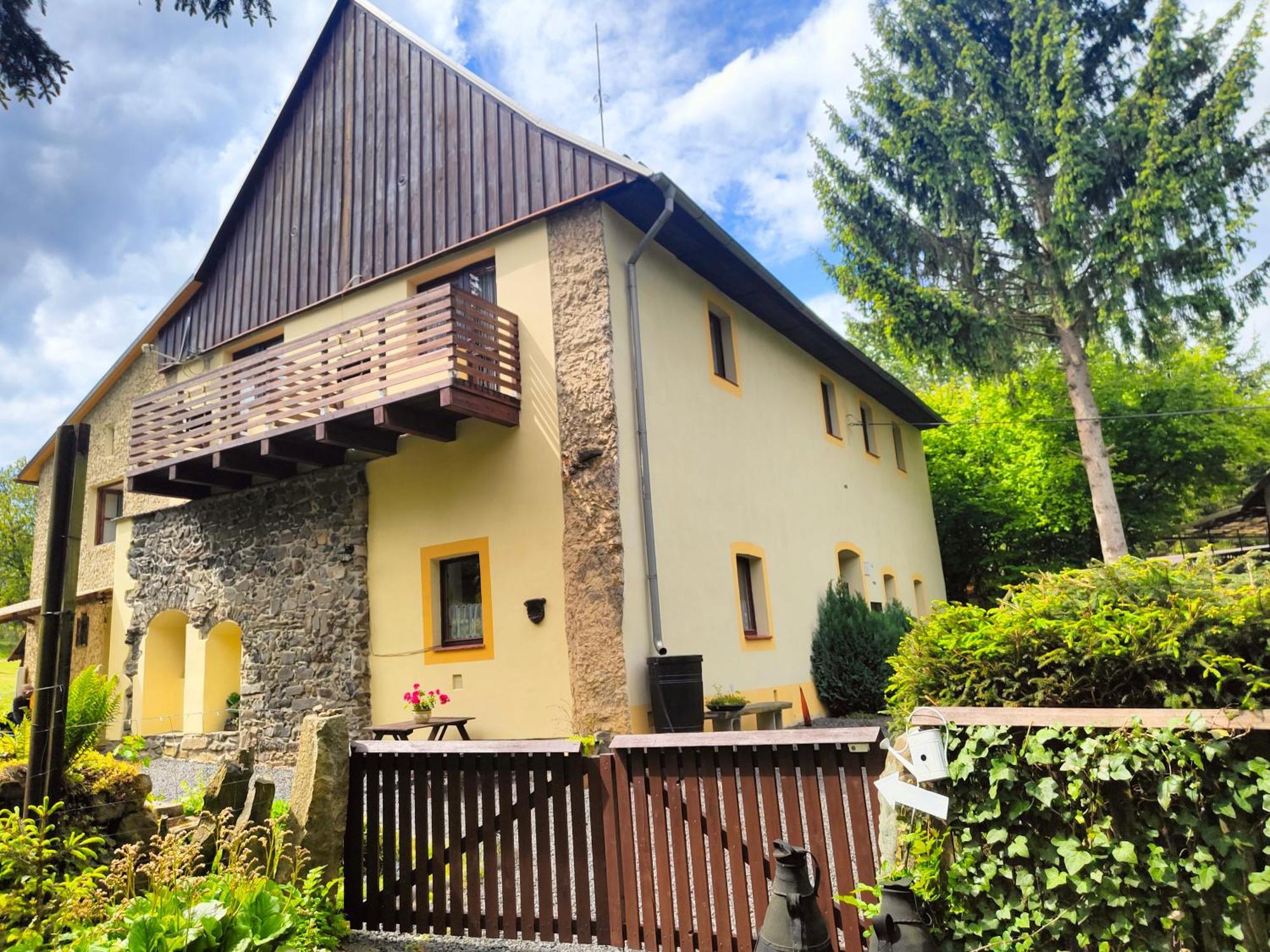 Bed And Breakfast Tvrz Velka Bukovina Экстерьер фото